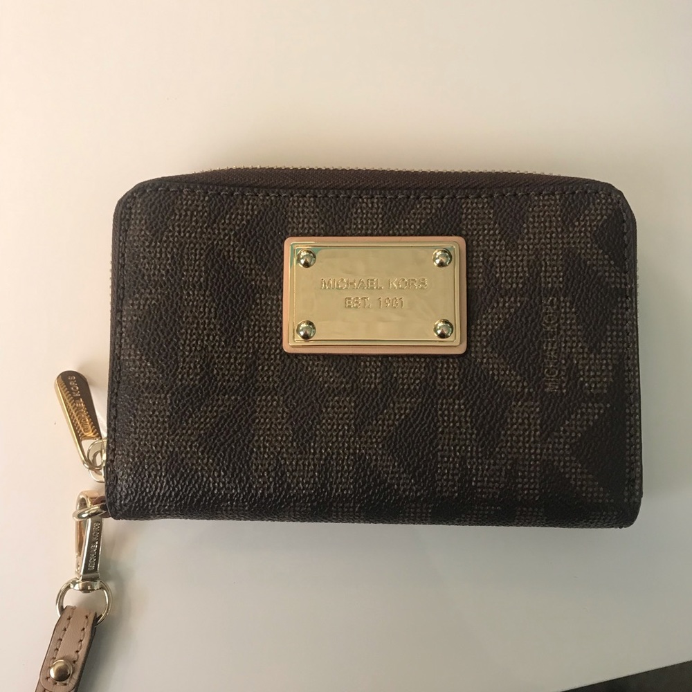 Michael kors wristlet